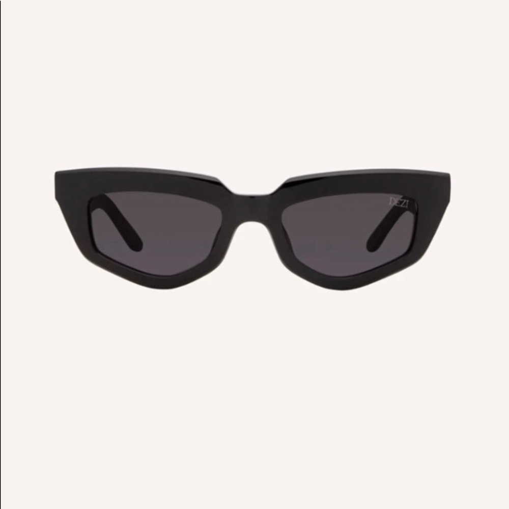 DEZI On Read Sunglasses
